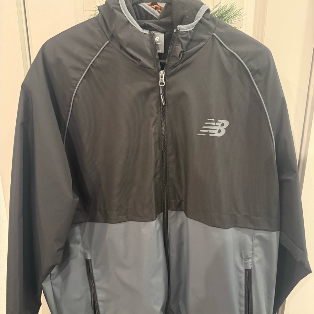 New Balance Men's Black and Gray Windbreaker